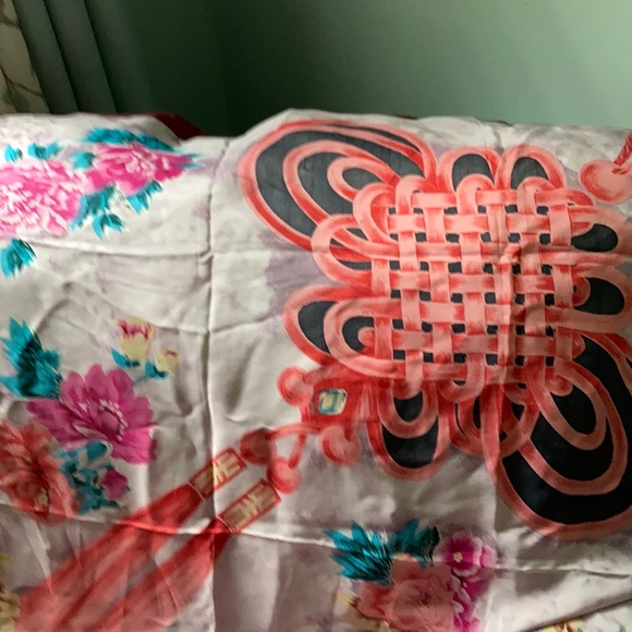 Heyin silk scarf - Picture 4 of 12